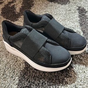 NEW never worn UGG mesh sneakers no box